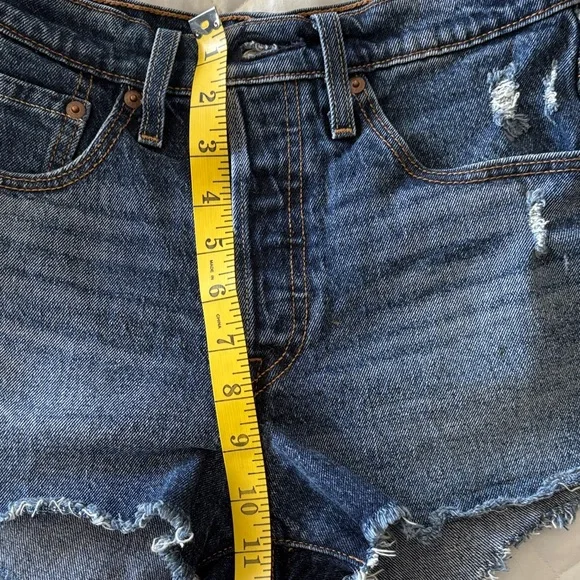 LEVI 501 Original Fit High-Rise Jean Shorts, Distressed, Bottom-Fly Stretch 26 - Picture 9 of 11